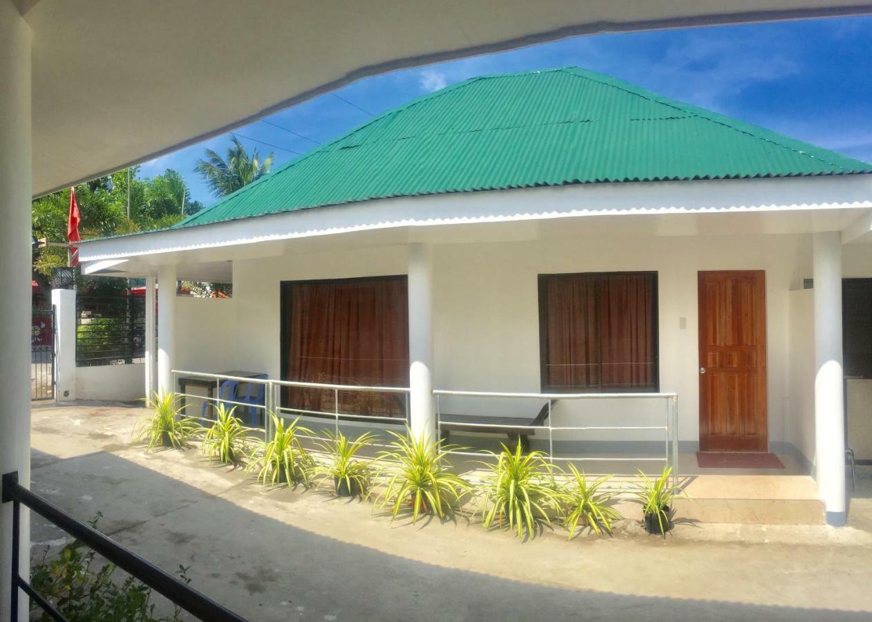 Paguia'S Cottages Мамбахао Экстерьер фото